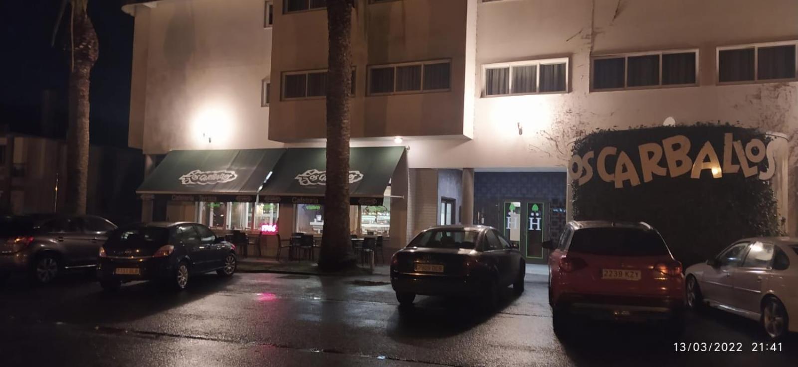 Hotel Os Carballos Sigueiro Bagian luar foto