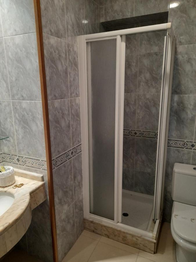 Hotel Os Carballos Sigueiro Bagian luar foto
