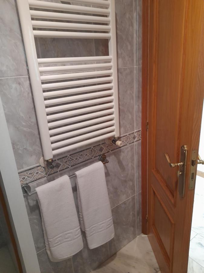 Hotel Os Carballos Sigueiro Bagian luar foto