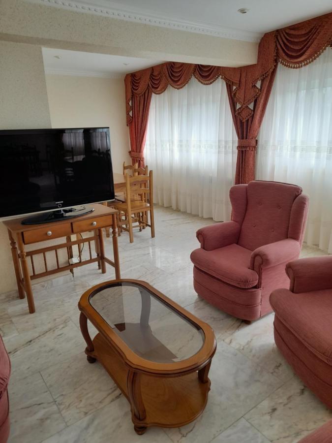 Hotel Os Carballos Sigueiro Bagian luar foto
