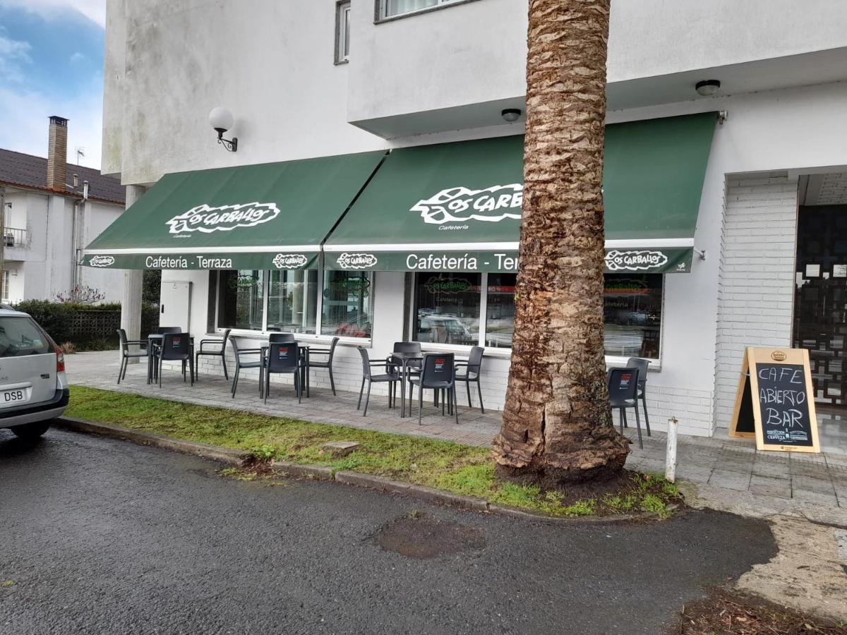 Hotel Os Carballos Sigueiro Bagian luar foto